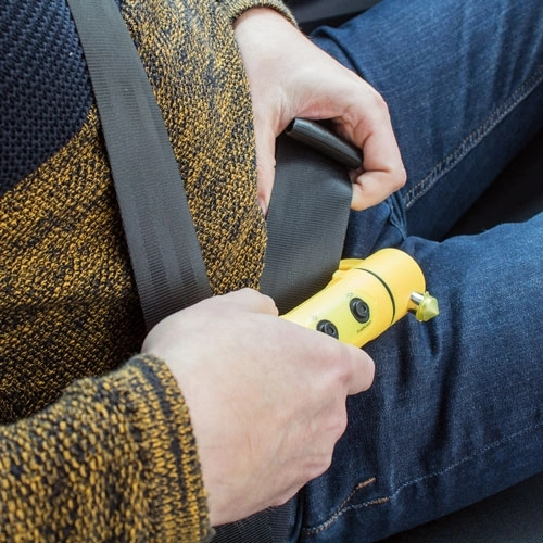 Immagine MULTITOOL CON LUCE DI EMERGENZA 