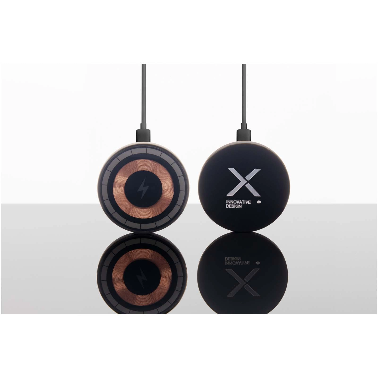 Immagine Stazione di ricarica in alluminio riciclato extra sottile da 15 W SCX.design W37