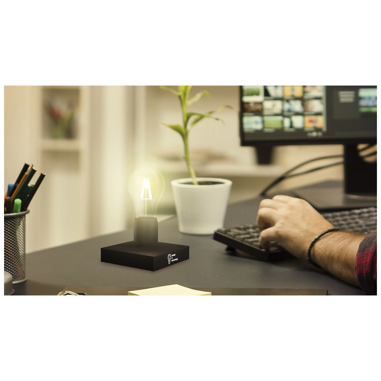 Immagine Lampada a levitazione magnetica SCX.design F20