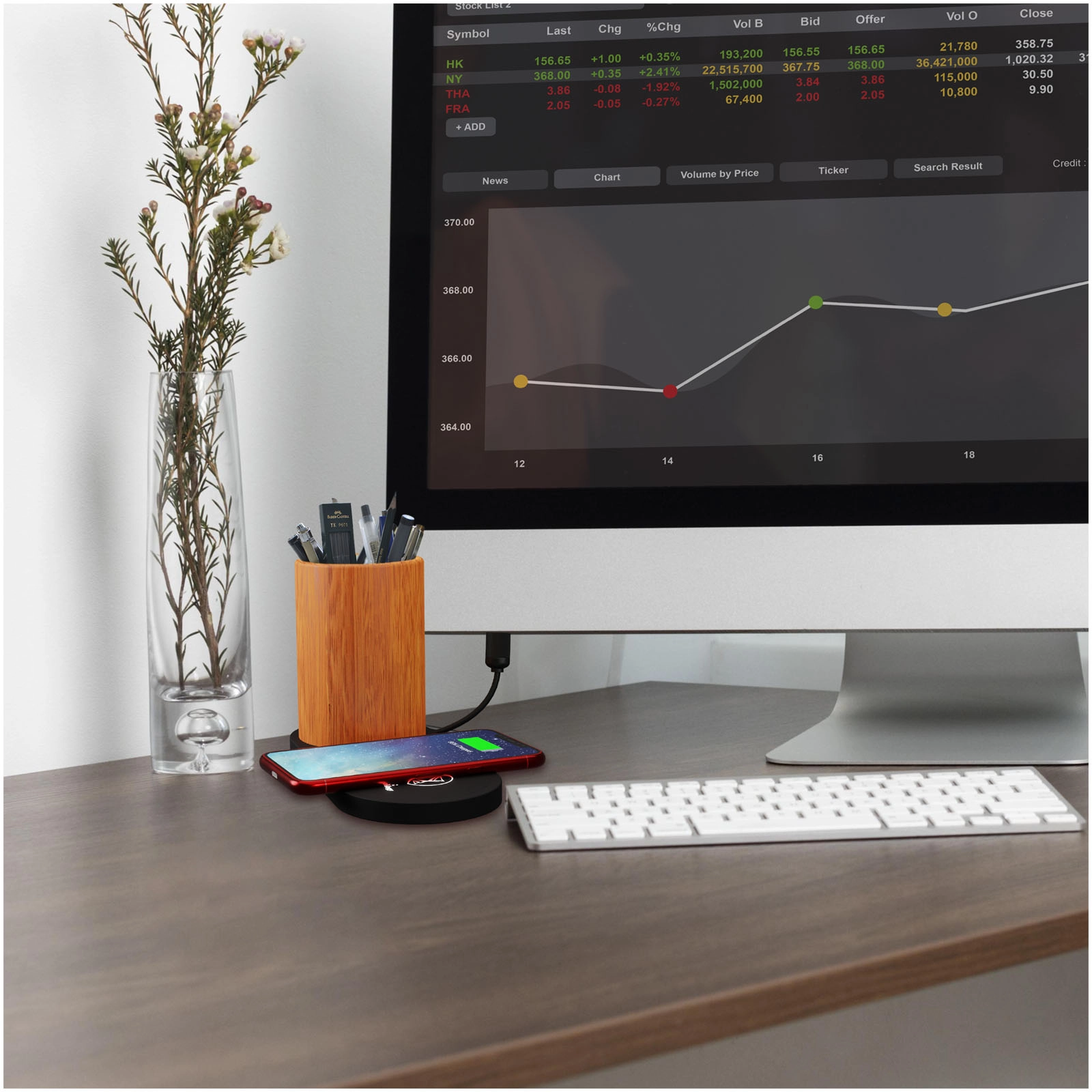 Immagine Stazione di ricarica wireless da 10 W con logo luminoso e portamatite in bambù SCX.design W17