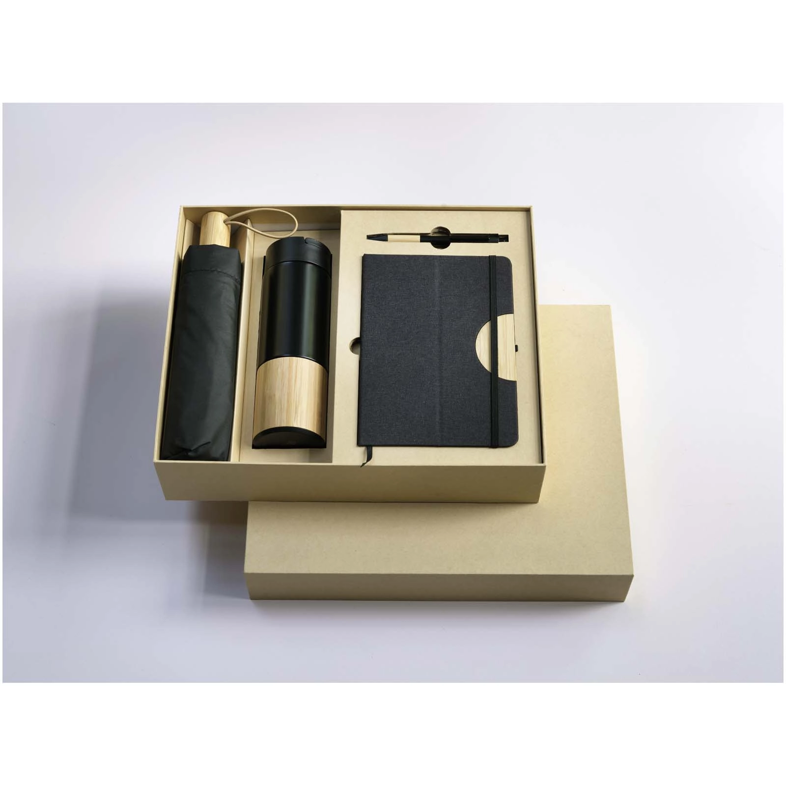 Immagine Set regalo con blocco note formato A5 con copertina rigida e penna a sfera Carmen (inchiostro nero)