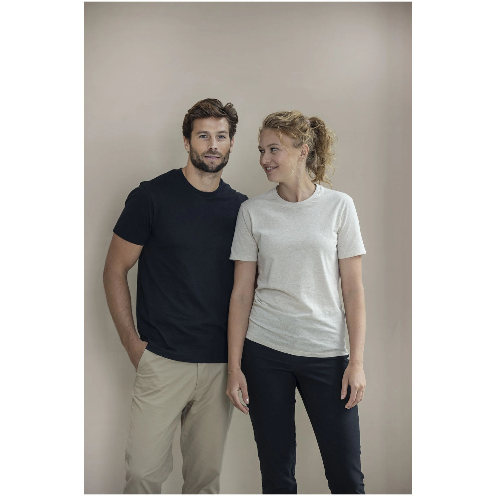 Immagine T-shirt in tessuto riciclato a maniche corte unisex Avalite Aware™