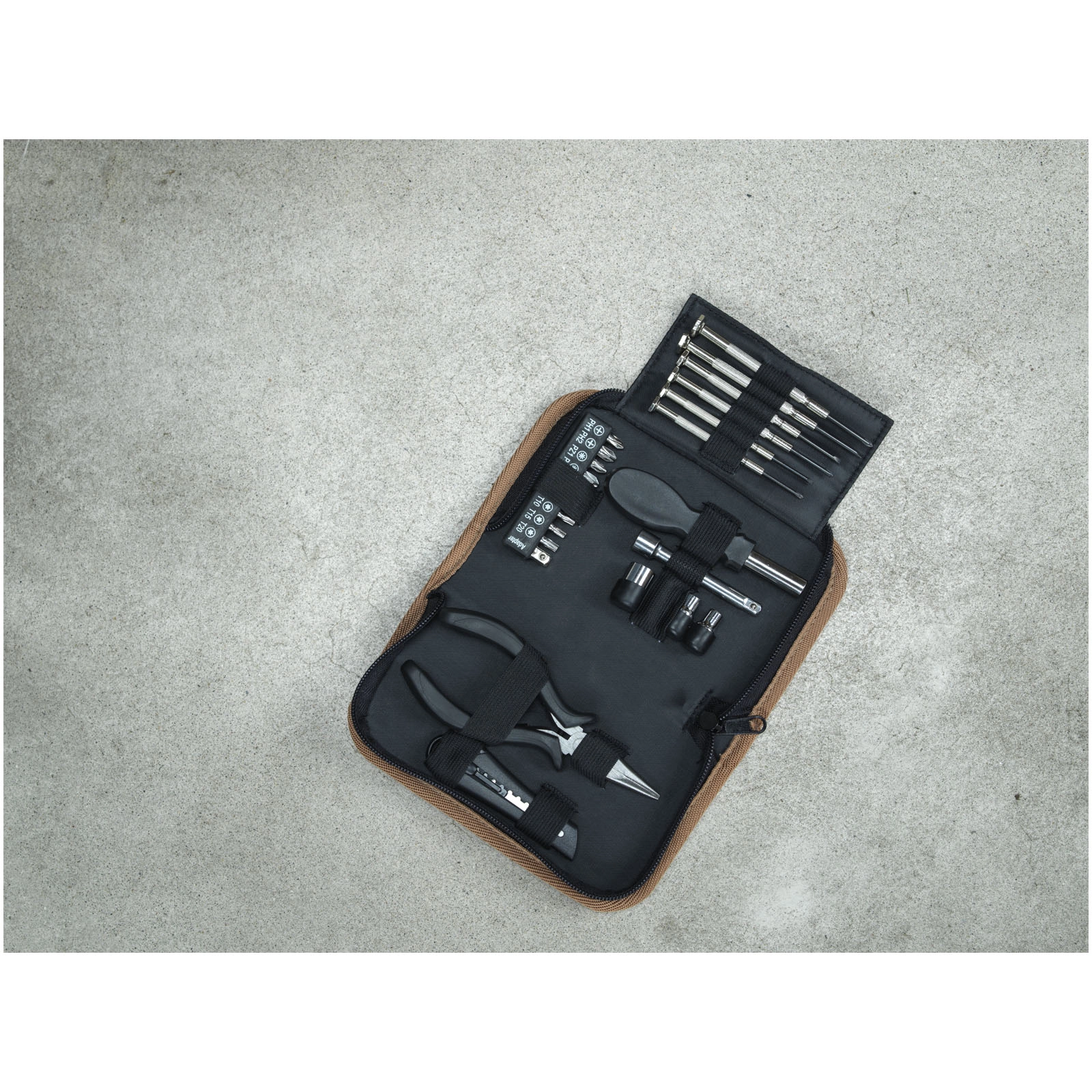 Immagine Set di attrezzi da 24 pezzi in plastica riciclata RCS con custodia in sughero Spike