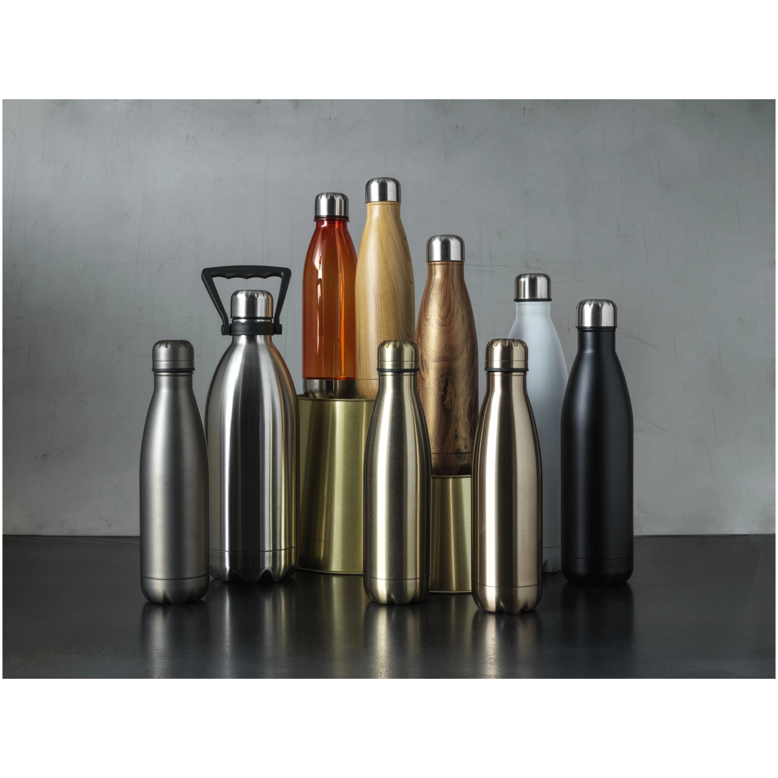 Immagine Bottiglia Cove da 500 ml con isolamento sottovuoto in acciaio inossidabile e motivo ornamentale in legno