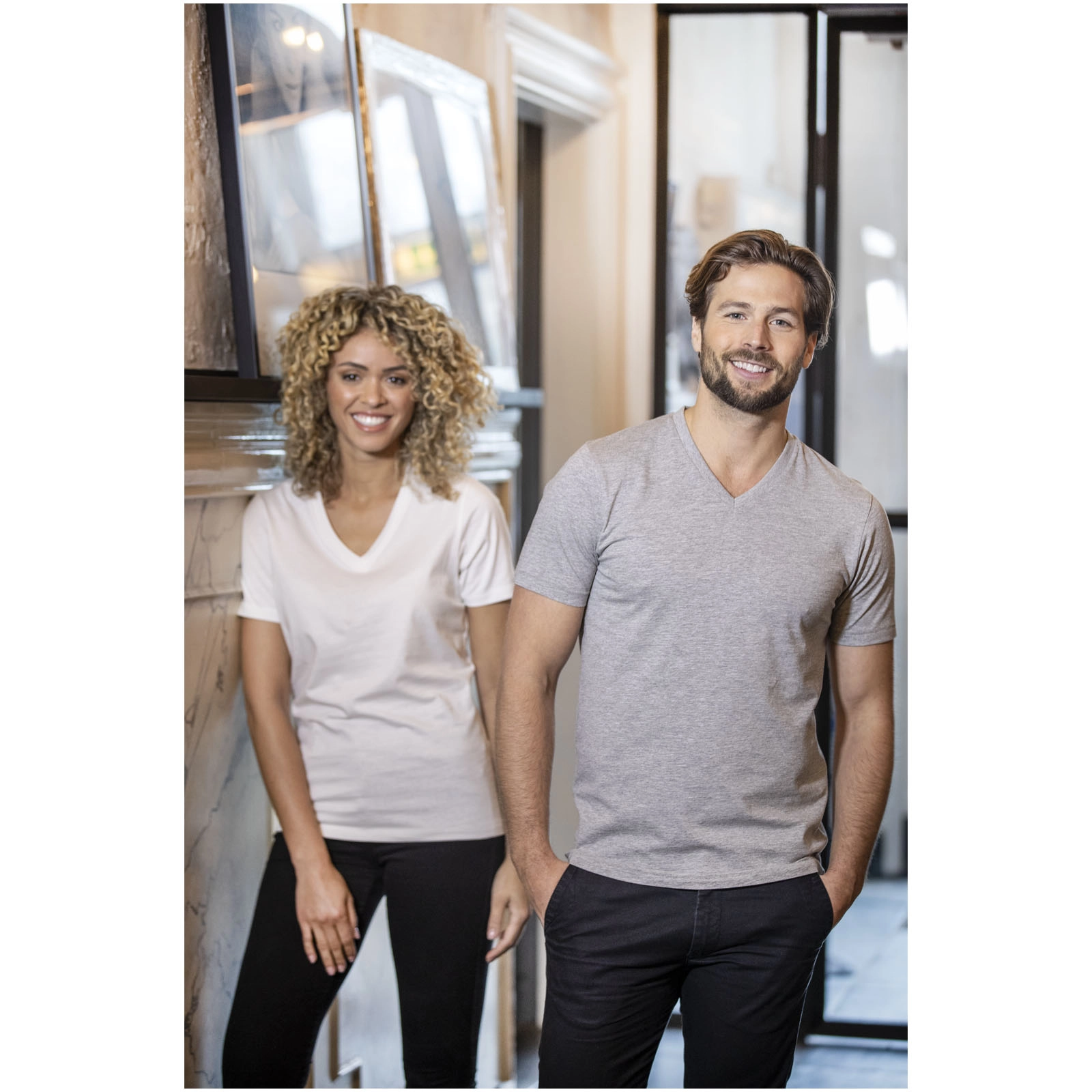 Immagine T-shirt Somoto da donna a manica corta con collo a V 