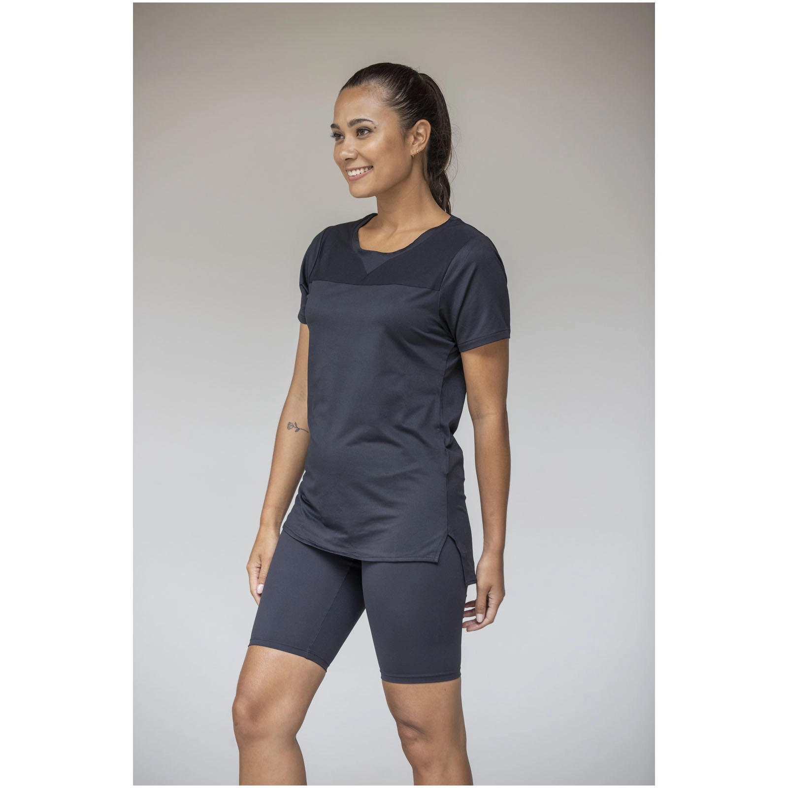 Immagine T-shirt a maniche corte cool fit in GRS riciclato da donna Borax