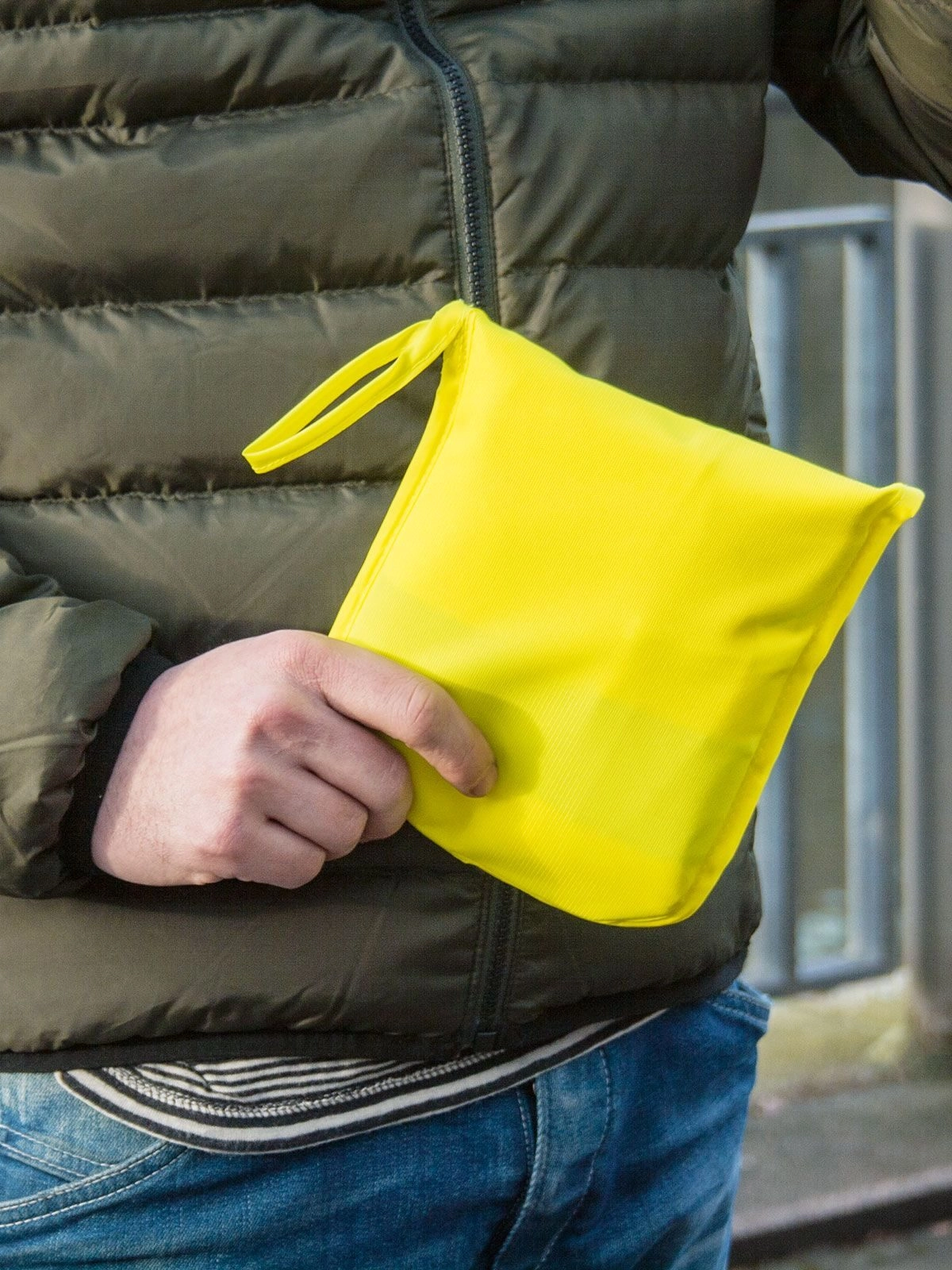 Immagine Gilet di sicurezza basic in pratica sacca custodia, sacca dotata di chiusura con velcro