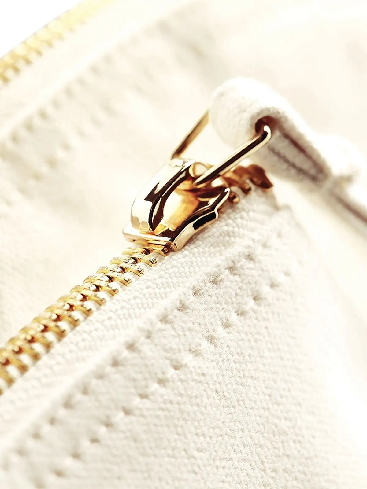 Immagine EarthAware Organic Spring Wristlet