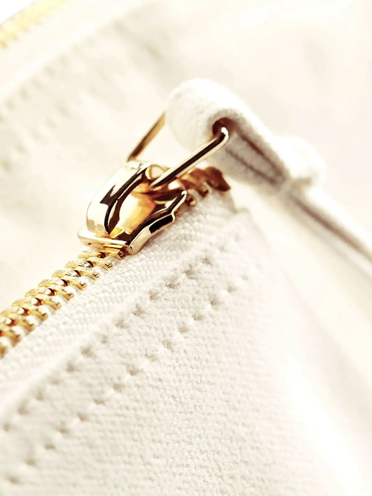 Immagine EarthAware Organic Spring Wristlet