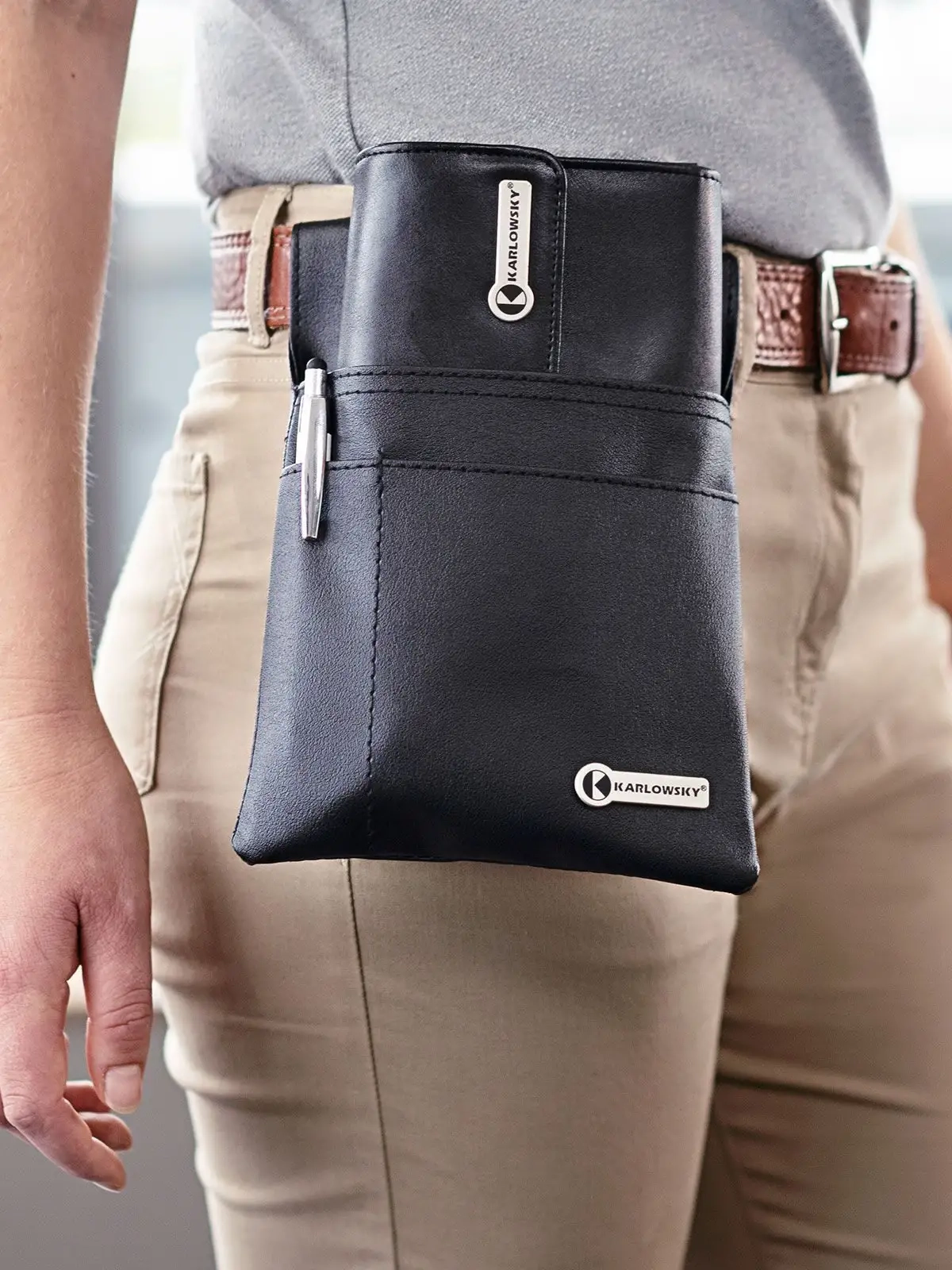 Immagine Waiter's Holster with belt pull-through