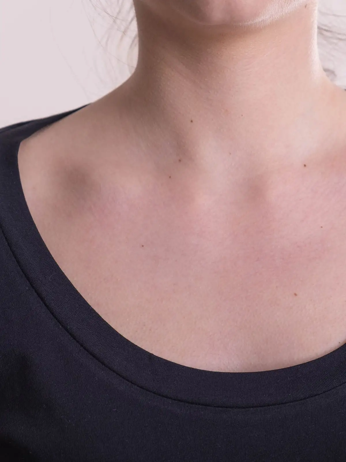 Immagine T-shirt donna scollo rotondo