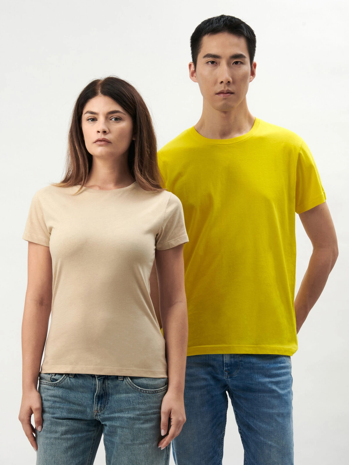 Immagine T-shirt manica corta, tessuto ring-spun single jersey, collo basso con cucitura a doppio ago