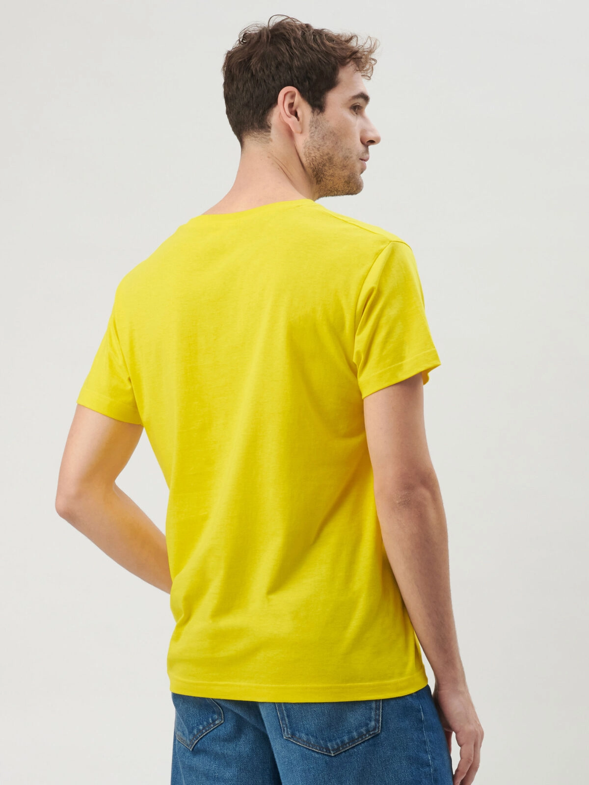 Immagine T-shirt manica corta, tessuto ring-spun single jersey, collo basso con cucitura a doppio ago