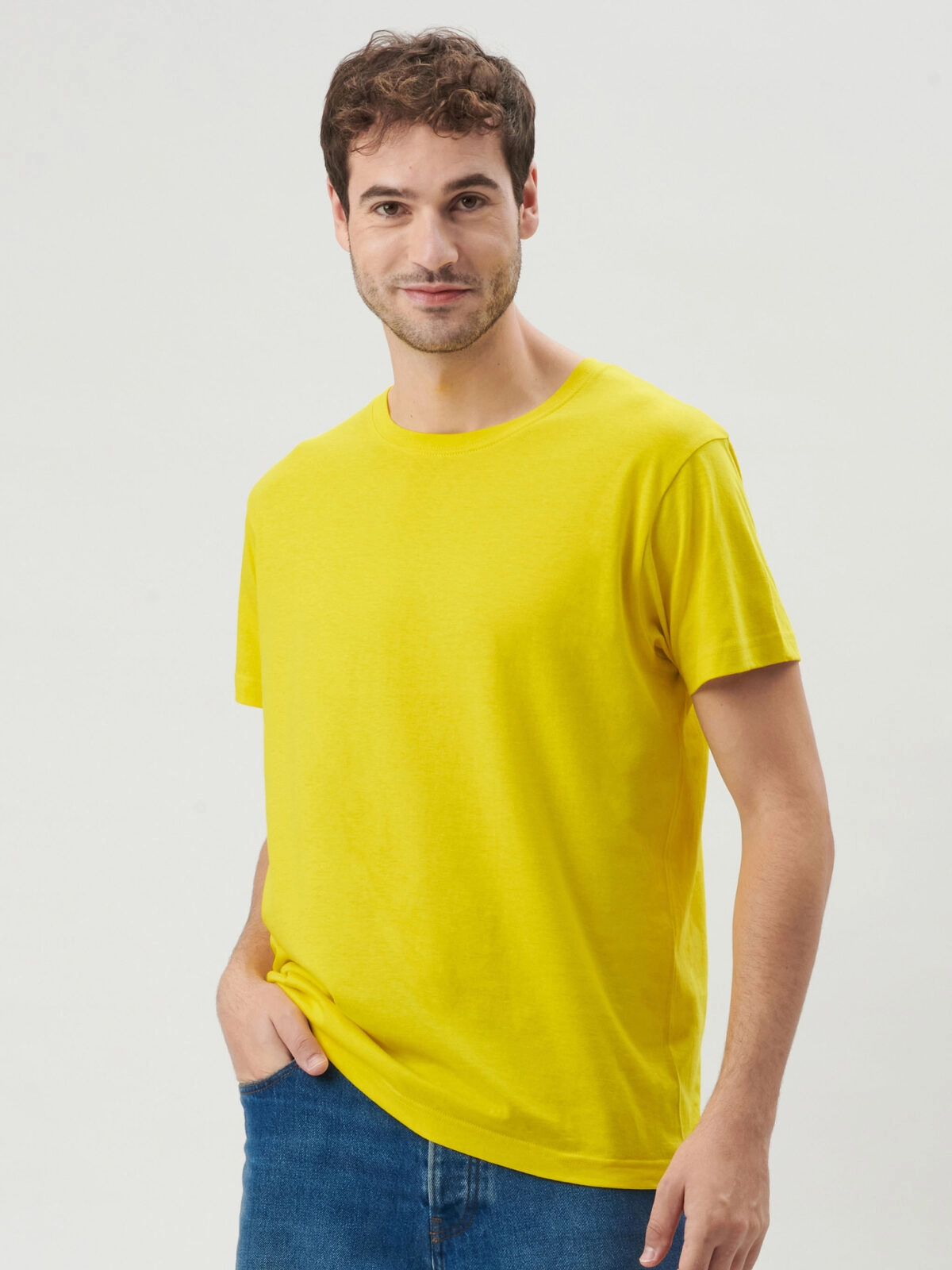 Immagine T-shirt manica corta, tessuto ring-spun single jersey, collo basso con cucitura a doppio ago