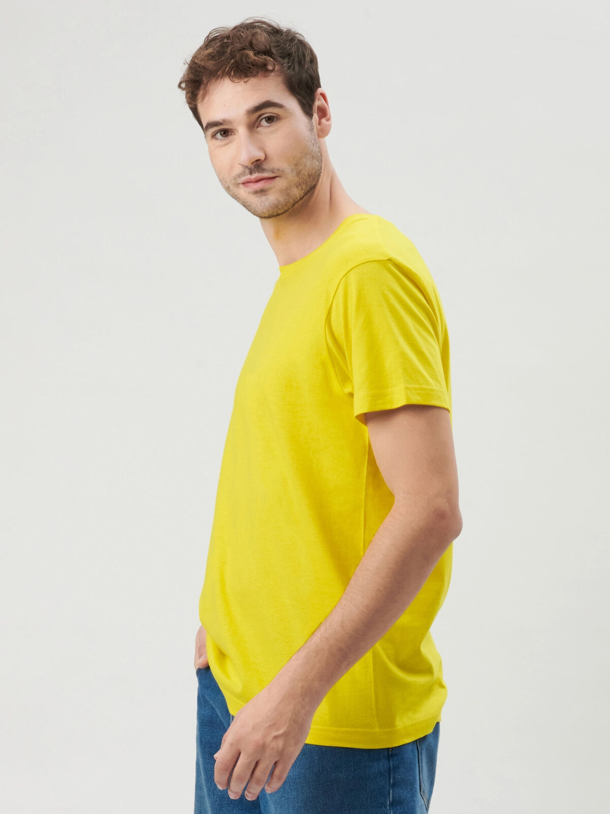 Immagine T-shirt manica corta, tessuto ring-spun single jersey, collo basso con cucitura a doppio ago
