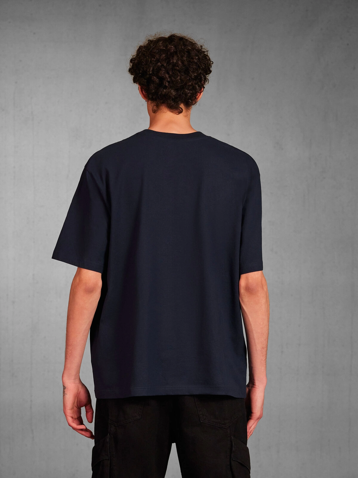 Immagine T.shirt gender-neutral, girocollo, oversize con spalla scesa e cuciture laterali - #E220 Oversized