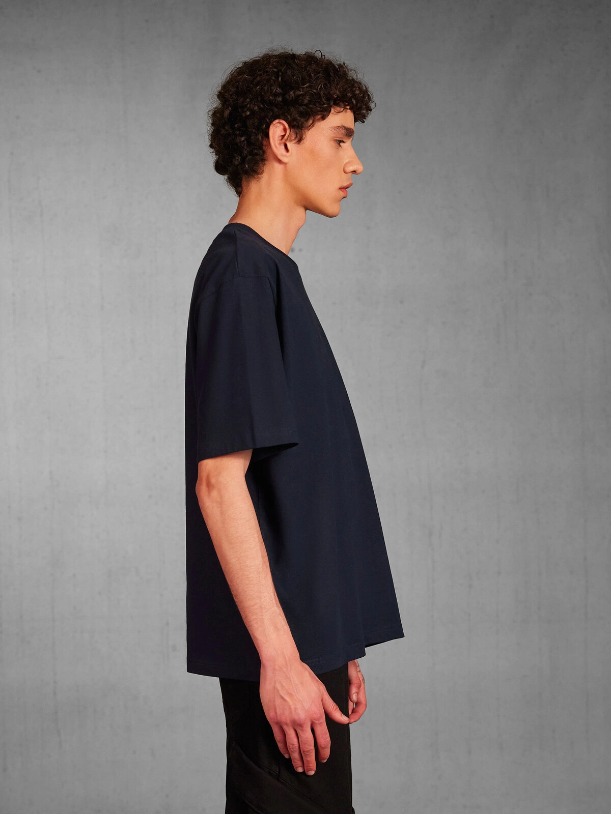 Immagine T.shirt gender-neutral, girocollo, oversize con spalla scesa e cuciture laterali - #E220 Oversized