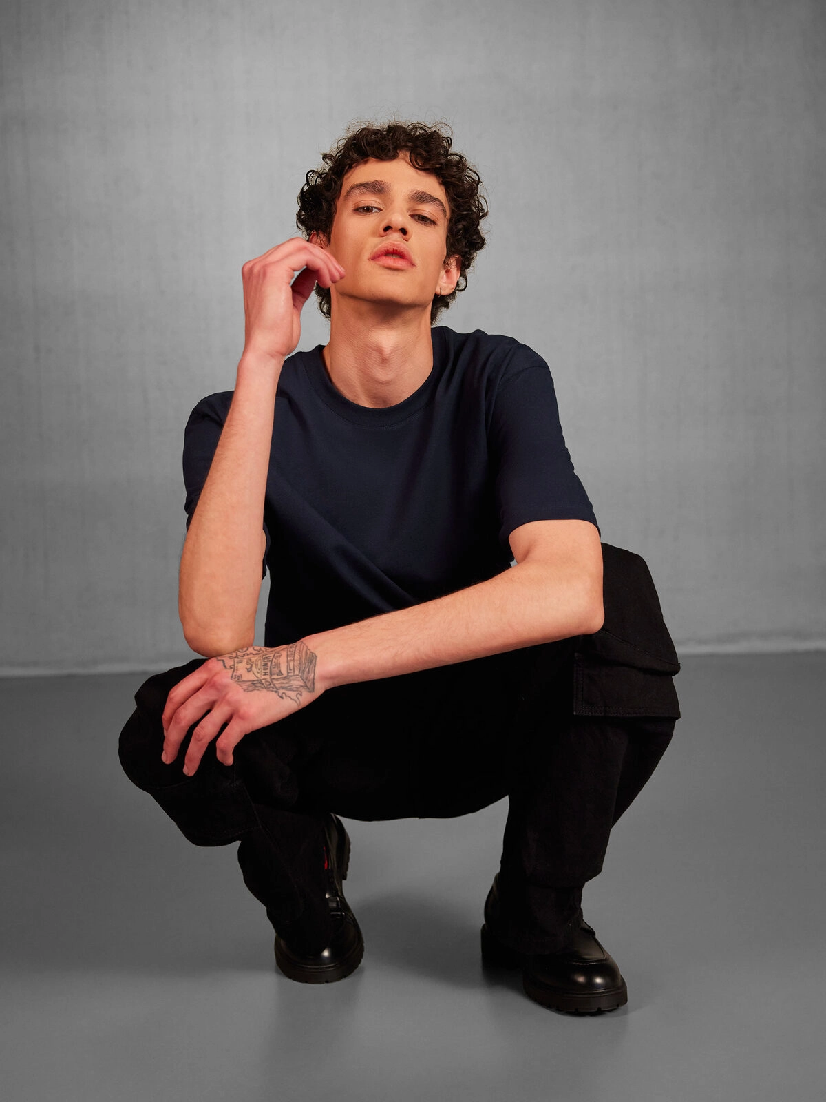 Immagine T.shirt gender-neutral, girocollo, oversize con spalla scesa e cuciture laterali - #E220 Oversized