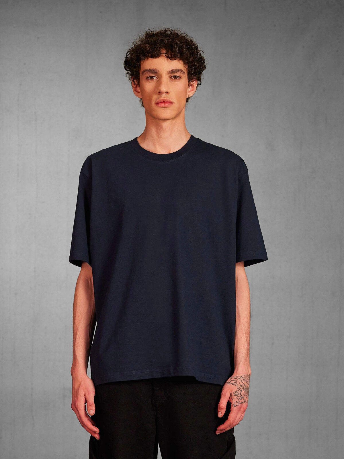 Immagine T.shirt gender-neutral, girocollo, oversize con spalla scesa e cuciture laterali - #E220 Oversized
