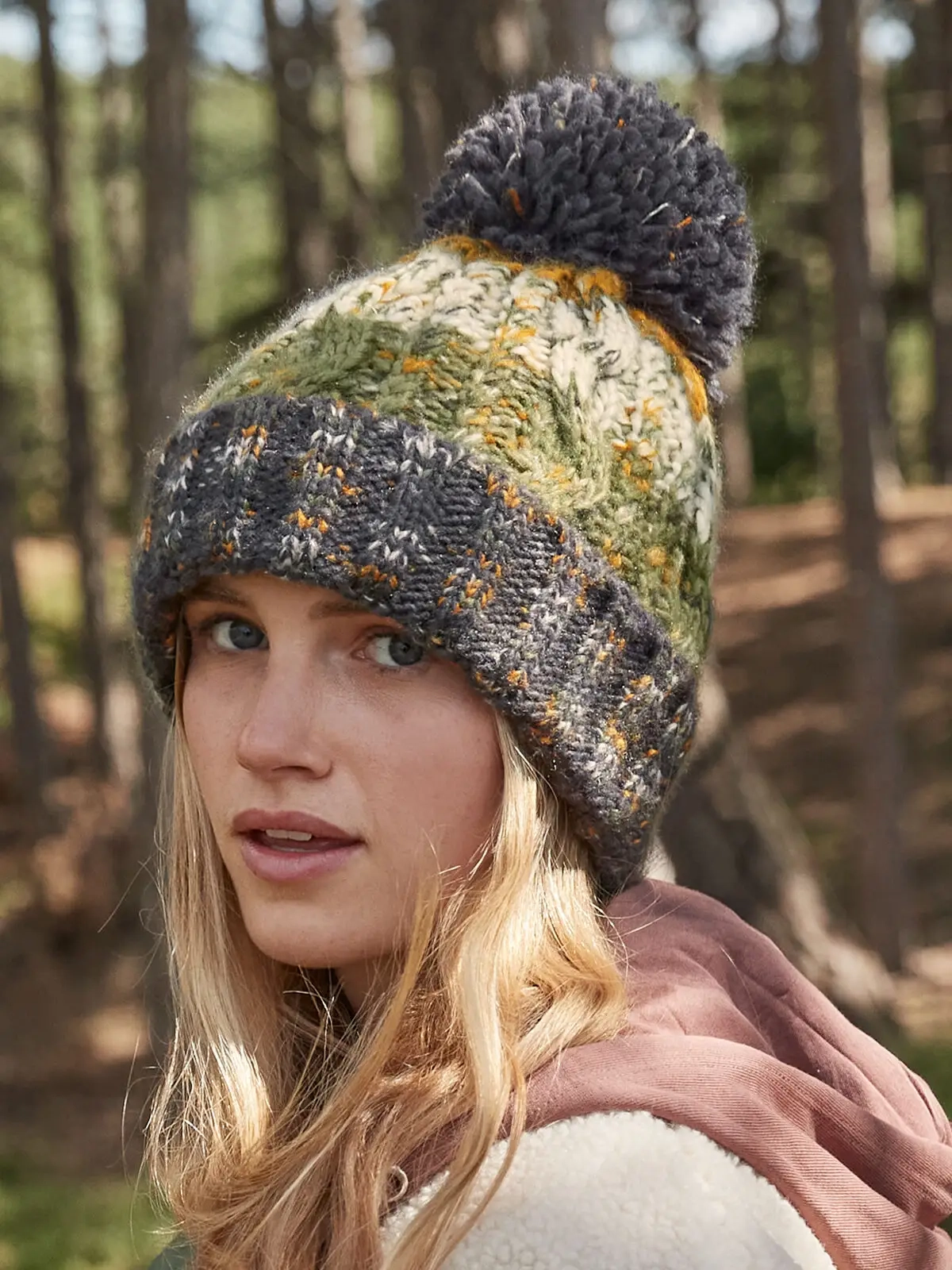 Immagine Corkscrew Pom Pom Beanie