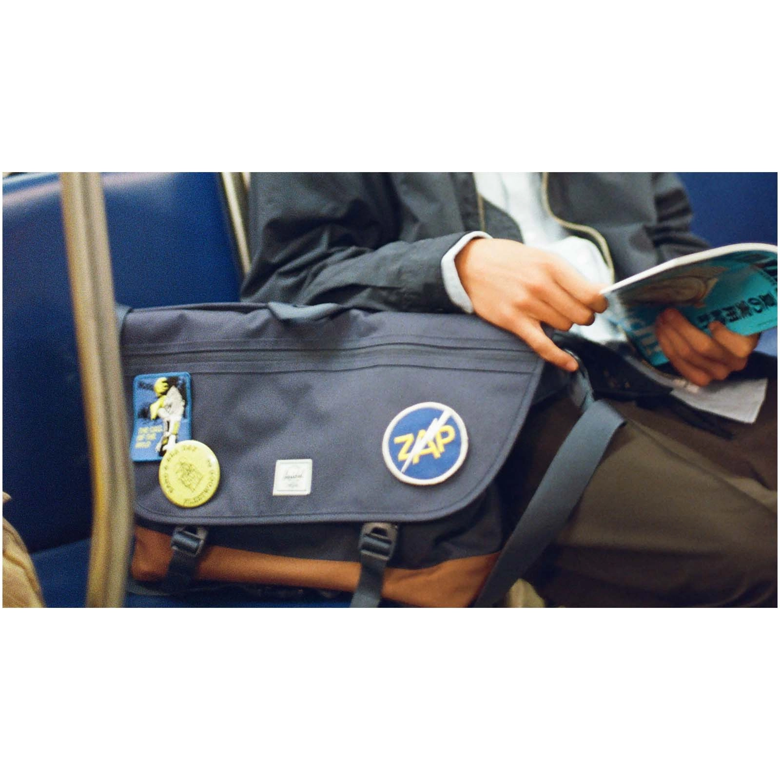 Immagine Borsa a tracolla in materiale riciclato da 22,5 litri Herschel Cove