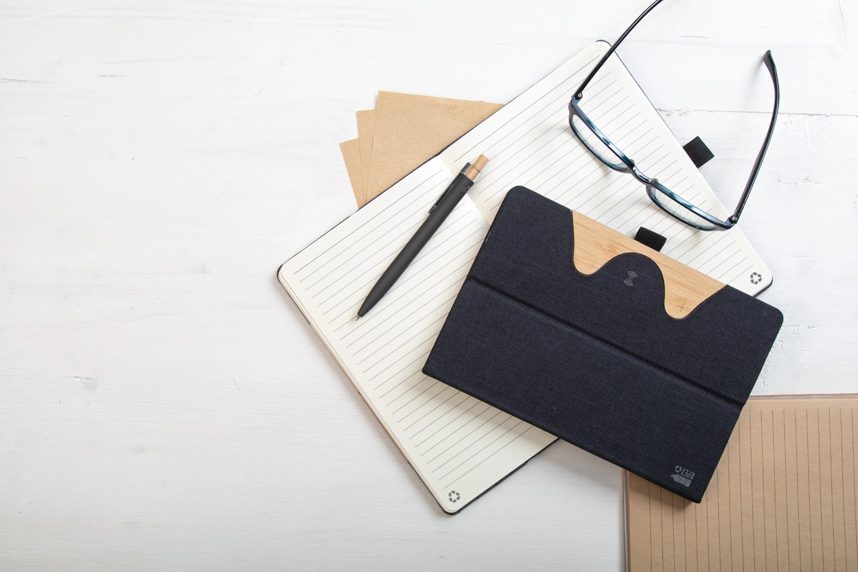 Immagine Chatom quaderno in RPET con caricatore wireless