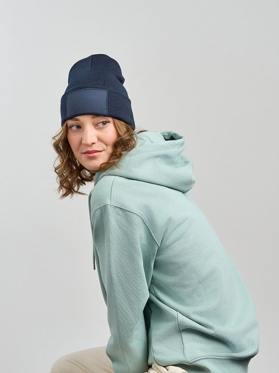 Immagine CUFFIA IN MAGLIA CON PATCH SOSTENIBILE