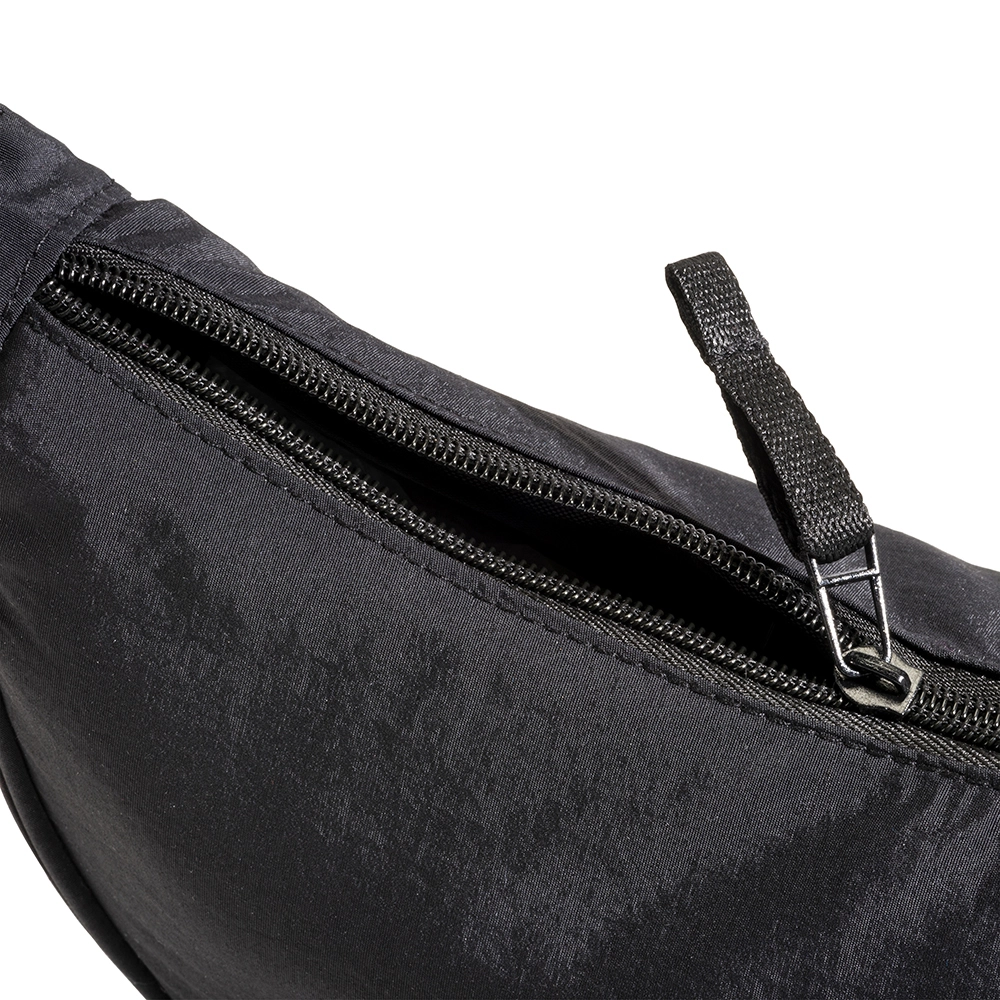 Immagine Borsa rotonda in nylon con tracolla regolabile, chiusura con zip