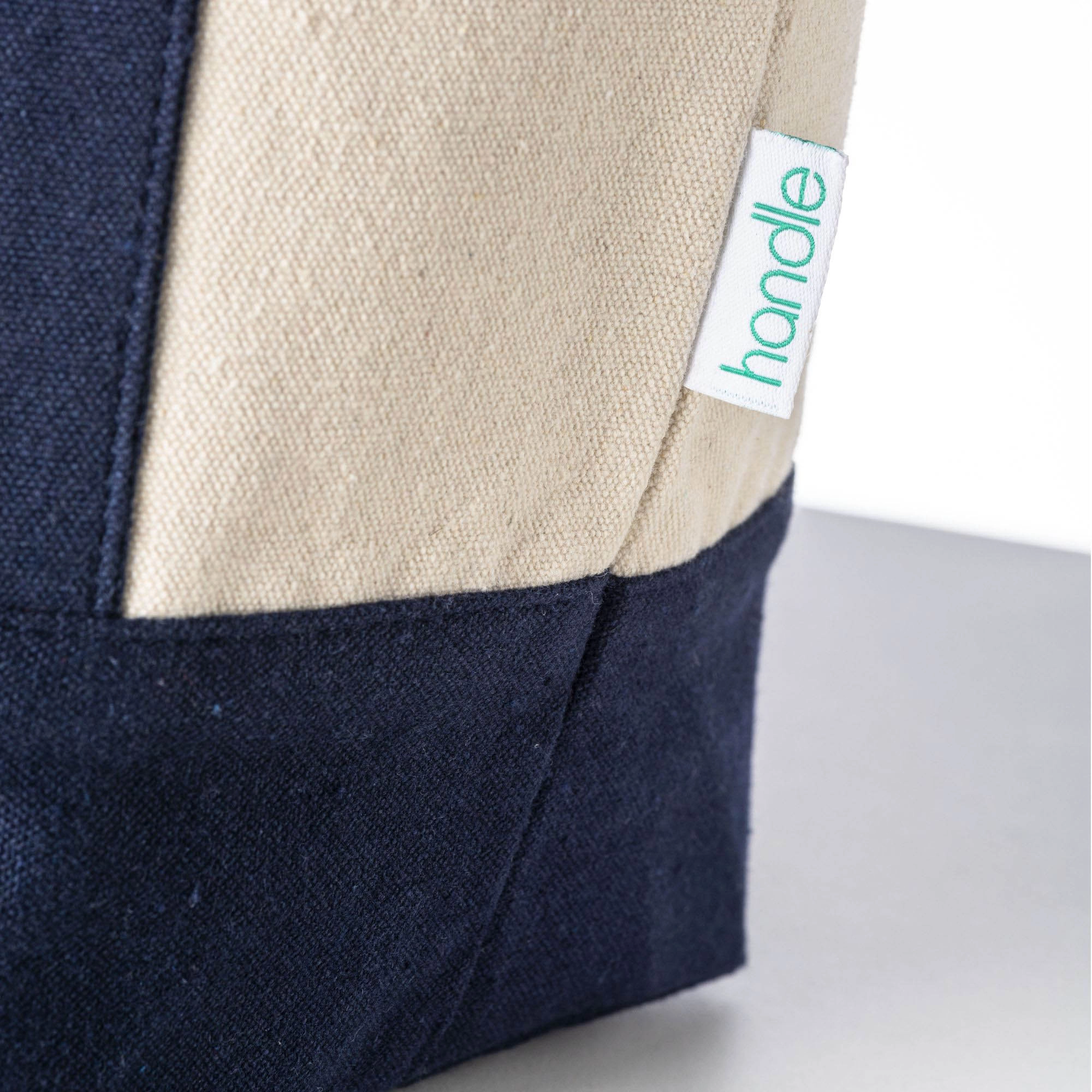 Immagine Mini borsa shopper in cotone riciclato da 340 g/m2 con manici e base colorati. GRS
