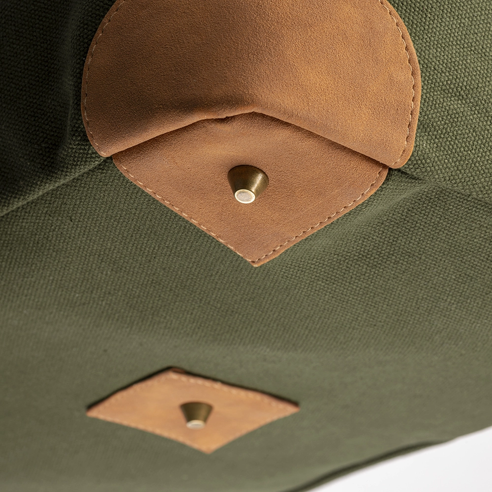 Immagine Borsa duffle in canvas riciclato. Tracolla regolabile e removibile con fibbie in metallo