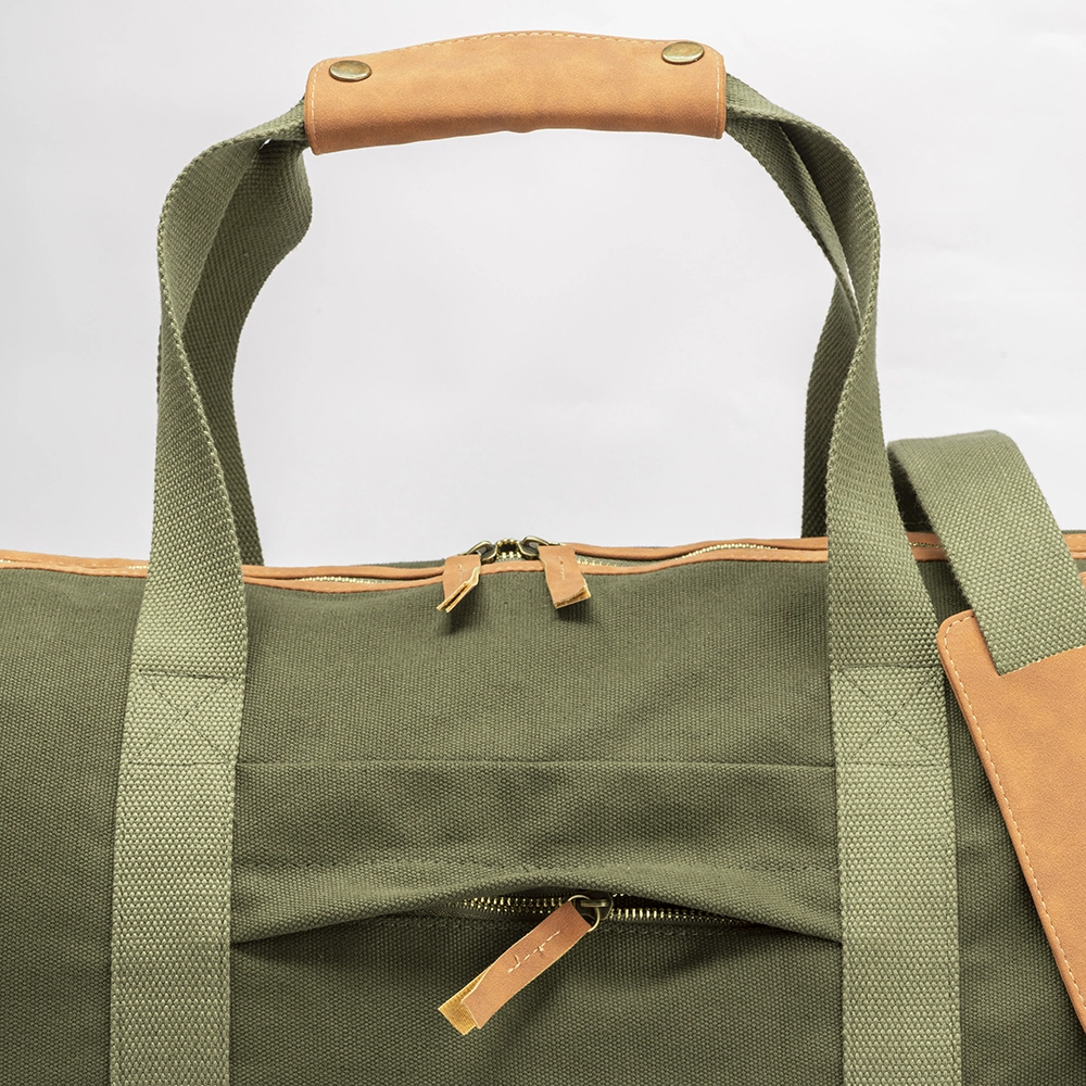 Immagine Borsa duffle in canvas riciclato. Tracolla regolabile e removibile con fibbie in metallo