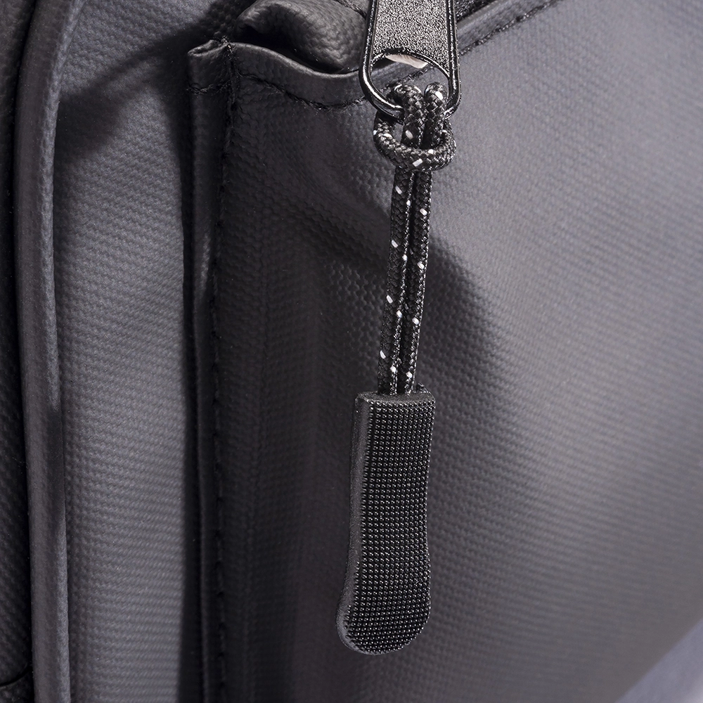 Immagine Marsupio in poliestere water resistant. Tasca frontale con cerniera e cintura regolabile