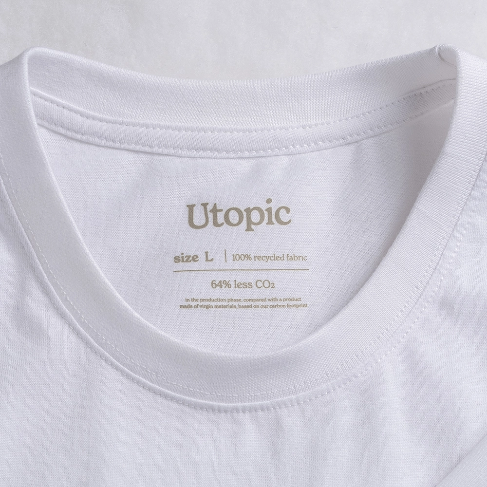 Immagine T-shirt unisex bianca in cotone e poliestere rigenerati da 145 g/m2