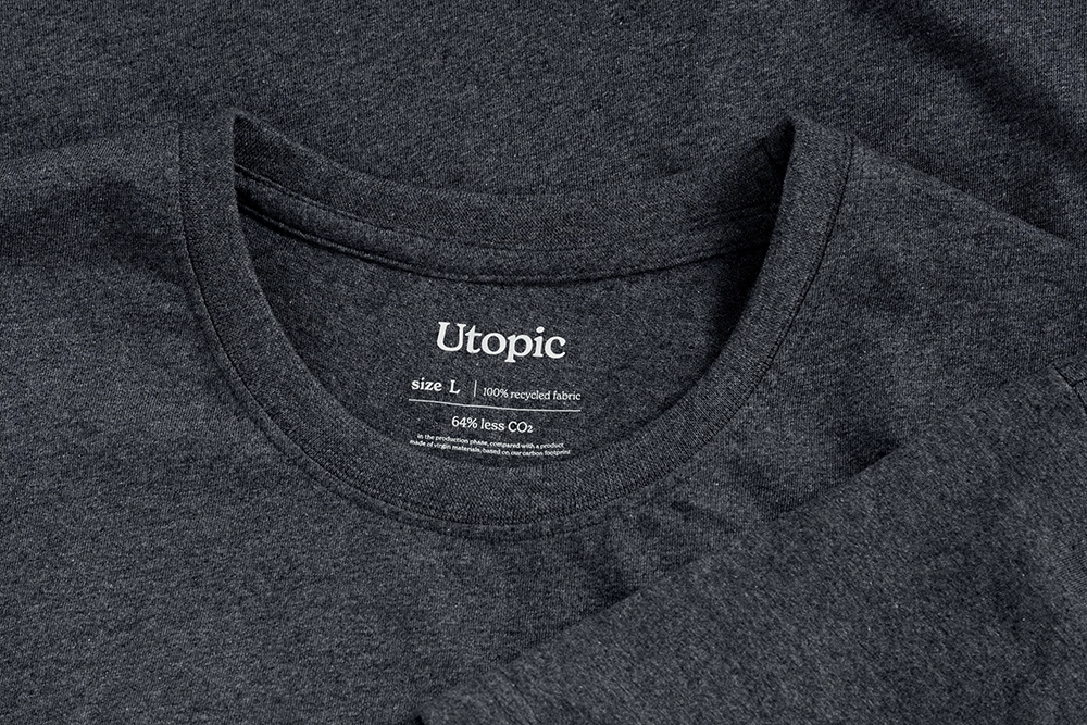 Immagine T-shirt unisex in cotone e poliestere rigenerati da 145 g/m2