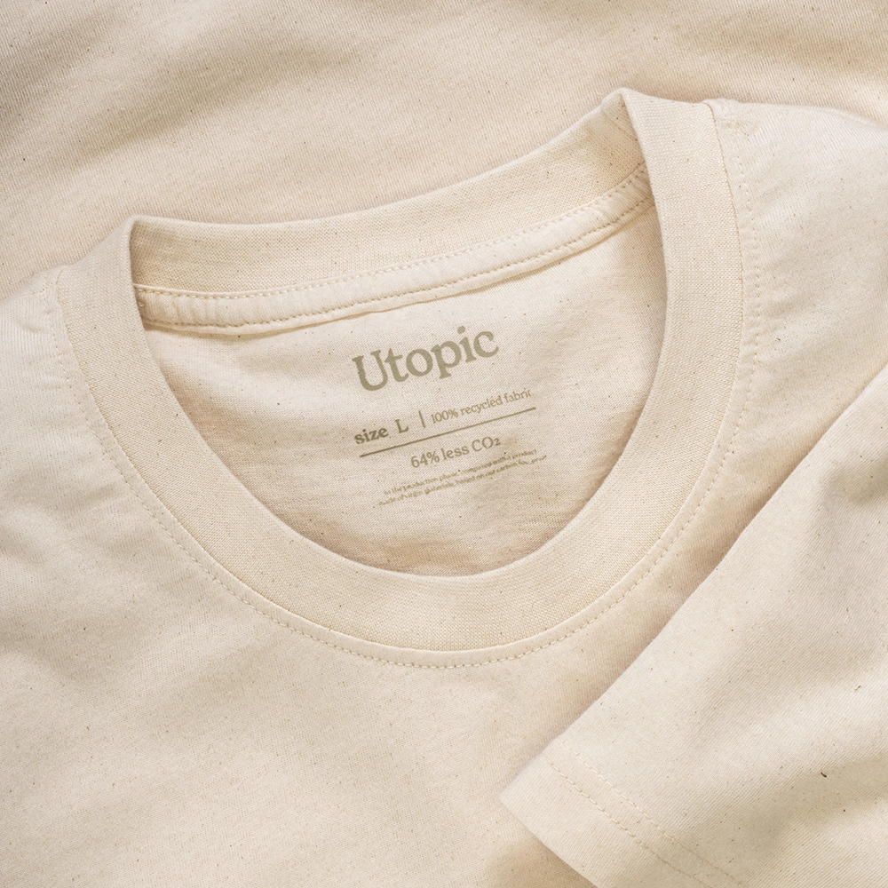 Immagine T-shirt unisex in cotone e poliestere rigenerati da 145 g/m2