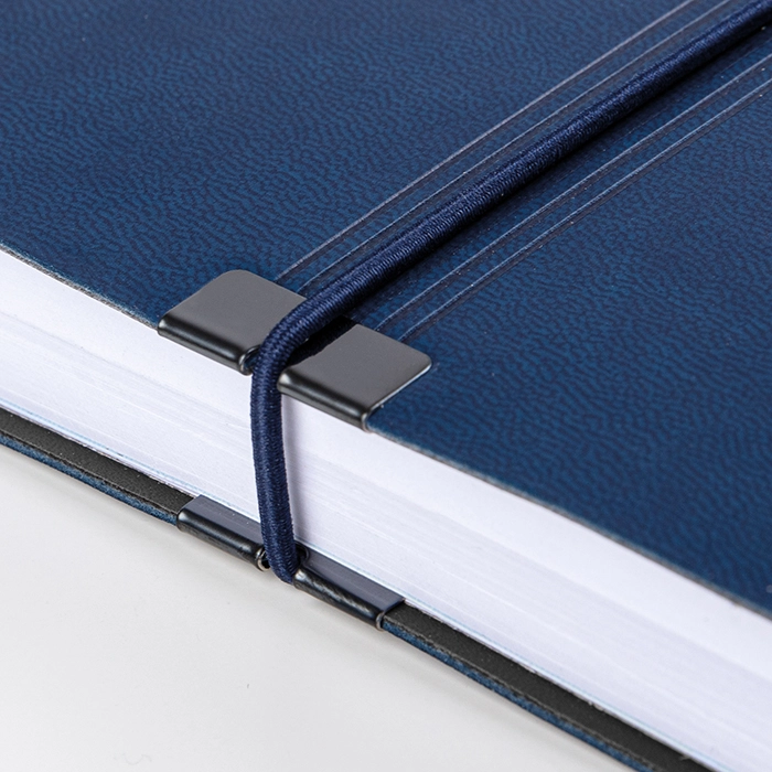 Immagine Agenda giornaliera sabato e domenica abbinati con elastico e copertina flessibile personalizzabile 15 x 21 cm