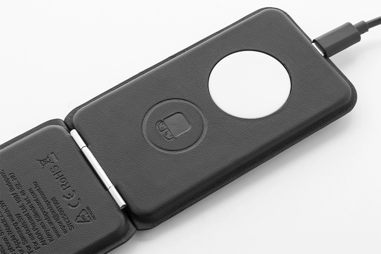 Immagine LuxCharge Stand Caricatore wireless in RPU con supporto per cellulare