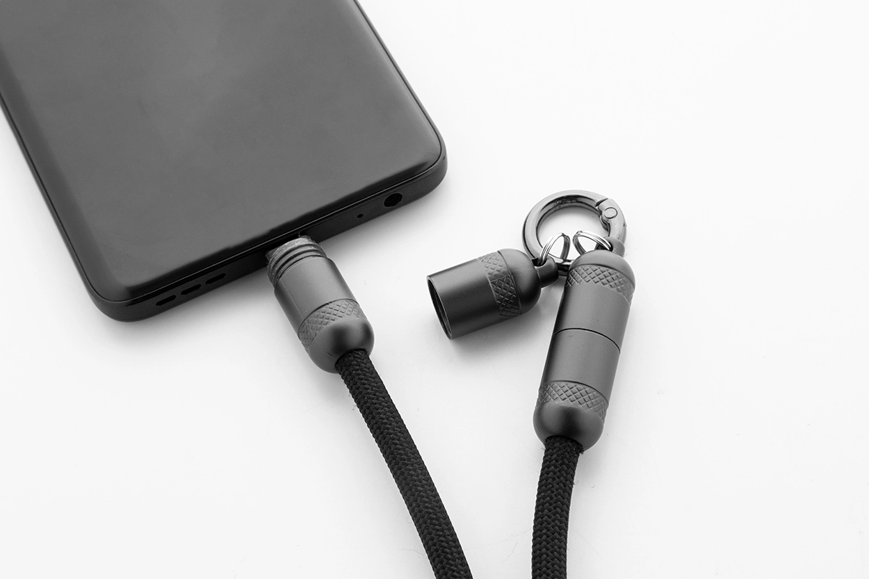 Immagine Fastly Lanyard in RPET con cavo di ricarica da 60W