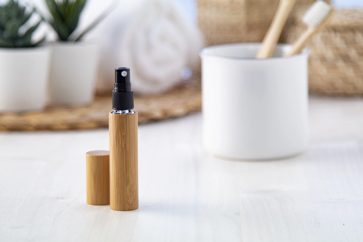 Immagine Fragrano flacone di profumo in bambù