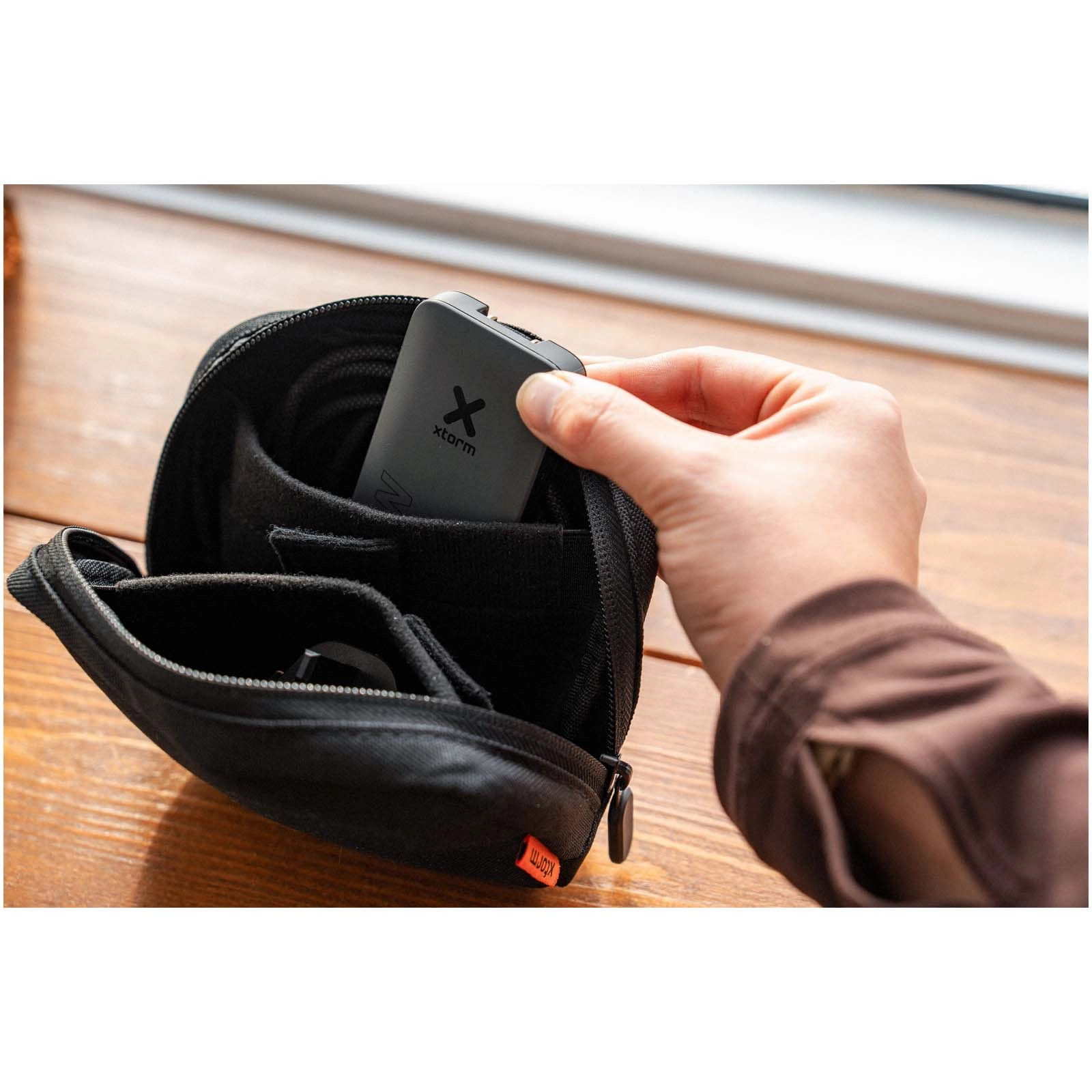 Immagine Set caricabatterie rapido da viaggio da 65 W con cavo e custodia Xtorm