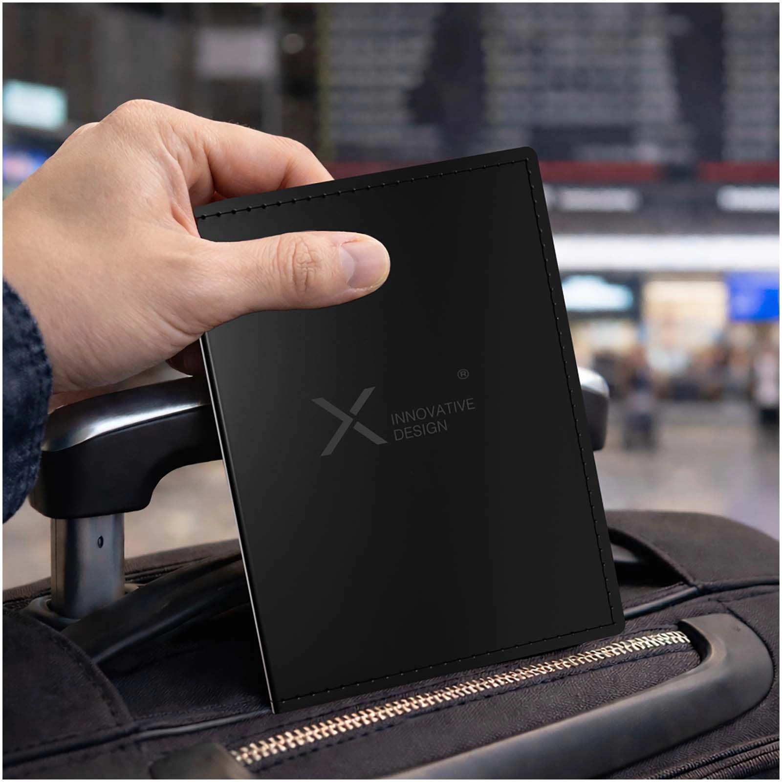 Immagine Portapassaporto con smart tag SCX.design A13