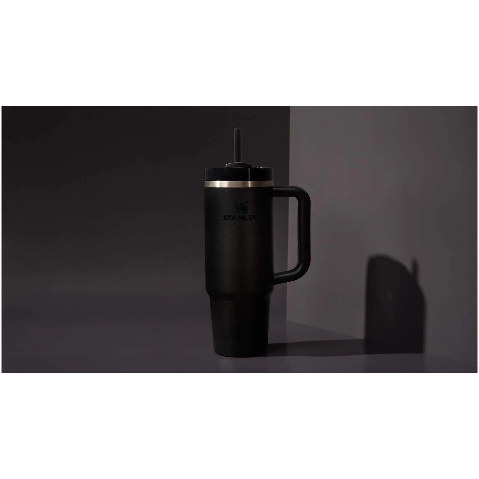 Immagine Bicchiere isolato Stanley Quencher® H2.0 FlowState™ 890 ml in acciaio inox riciclato
