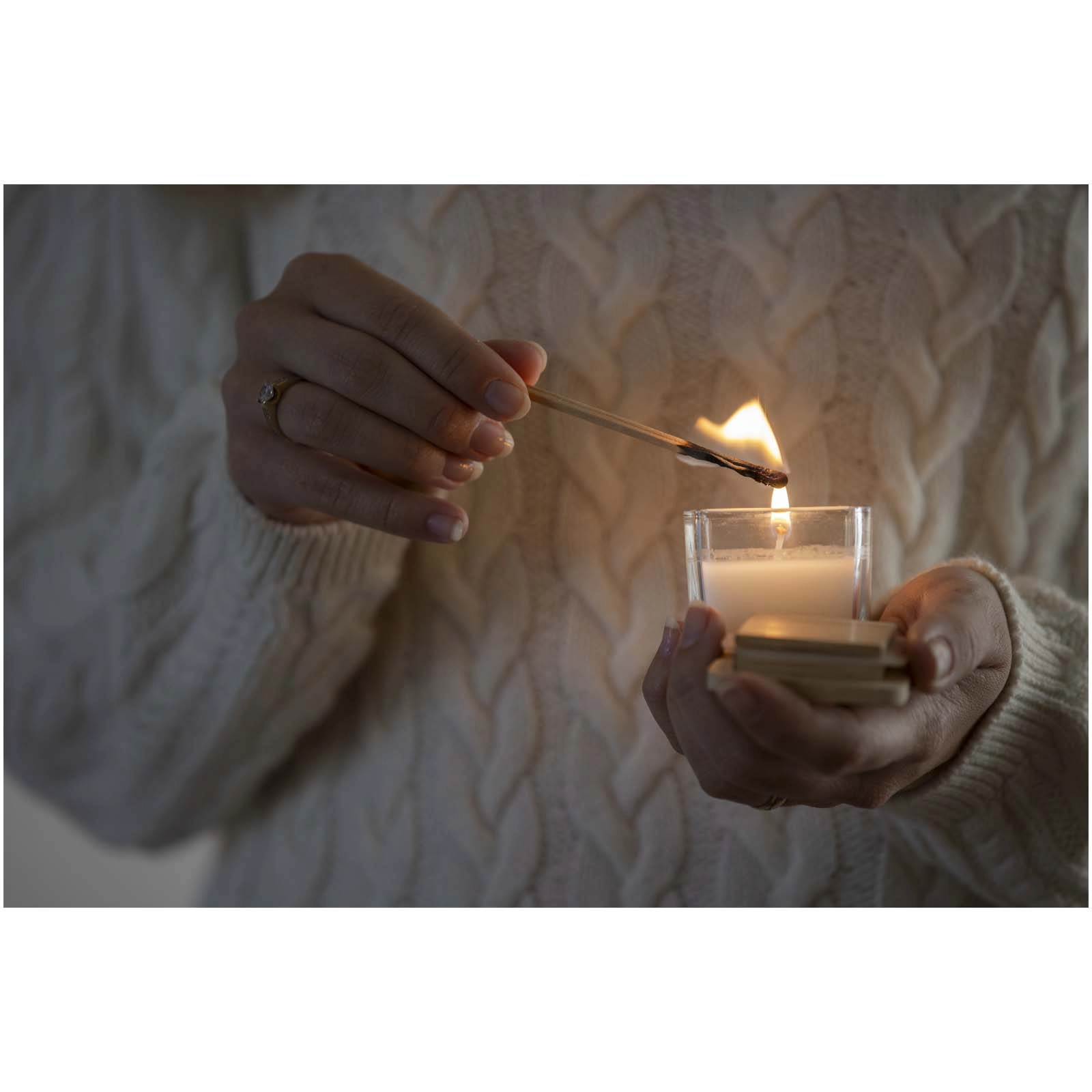 Immagine Candela quadrata in vetro con coperchio in bambù Ambra