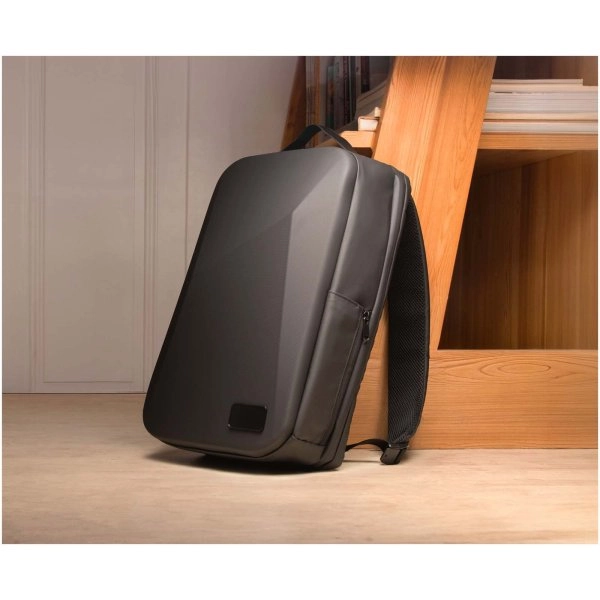 Immagine Zaino schermato con power bank integrato da 10.000 mAh e cavo di ricarica 3 in 1 SCX.design L12