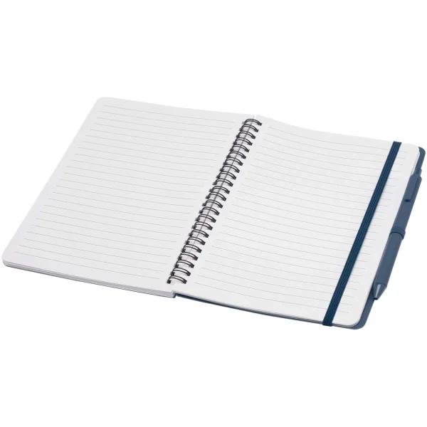 Immagine Blocco note formato A5 con copertina rigida in plastica recuperata in prossimità degli oceani e penna a sfera Thalaasa (inchiostro nero)