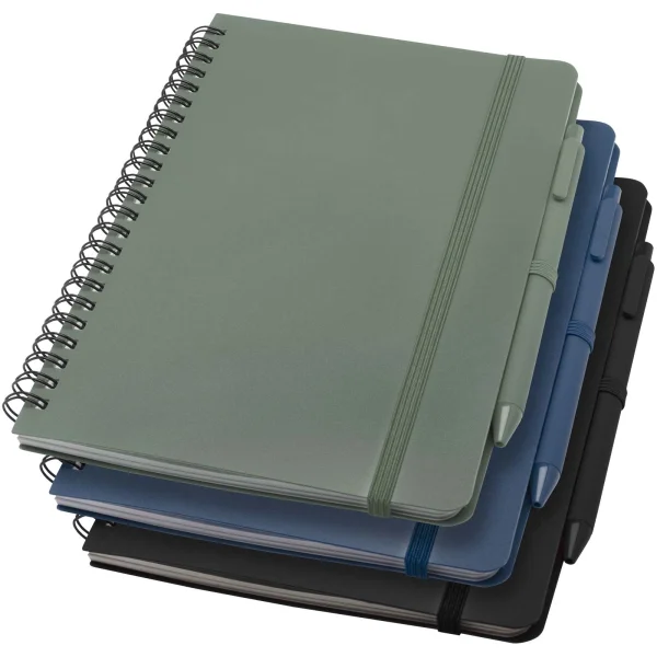 Immagine Blocco note formato A5 con copertina rigida in plastica recuperata in prossimità degli oceani e penna a sfera Thalaasa (inchiostro nero)