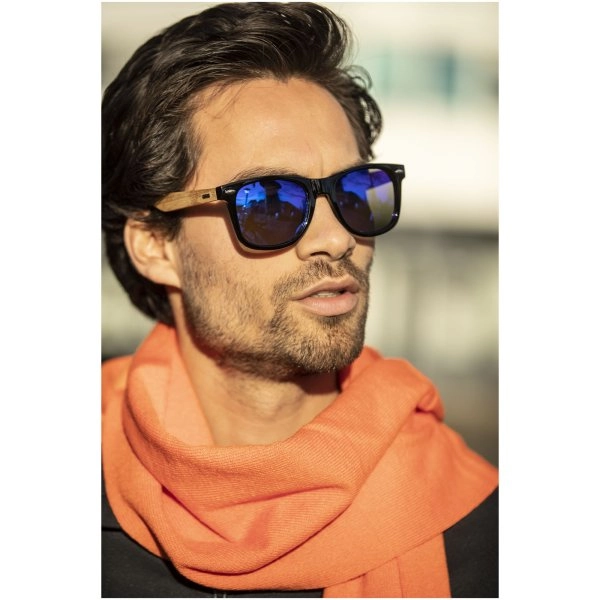 Immagine Occhiali da sole Hiru con lenti polarizzate e specchiate in PET riciclato/legno con confezione regalo