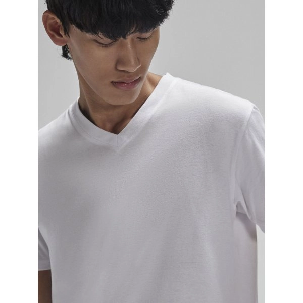 Immagine T-shirt con scollo a V in tessuto single jersey pre-ristretto e filato ad anelli - #E150 V