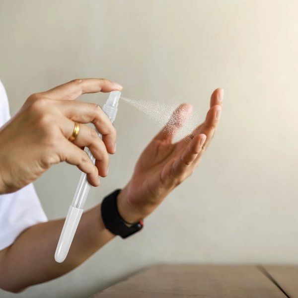 Immagine Penna a sfera in ABS con erogatore spray da 10 ml riempibile (liquido non incluso)