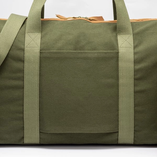 Immagine Borsa duffle in canvas riciclato. Tracolla regolabile e removibile con fibbie in metallo